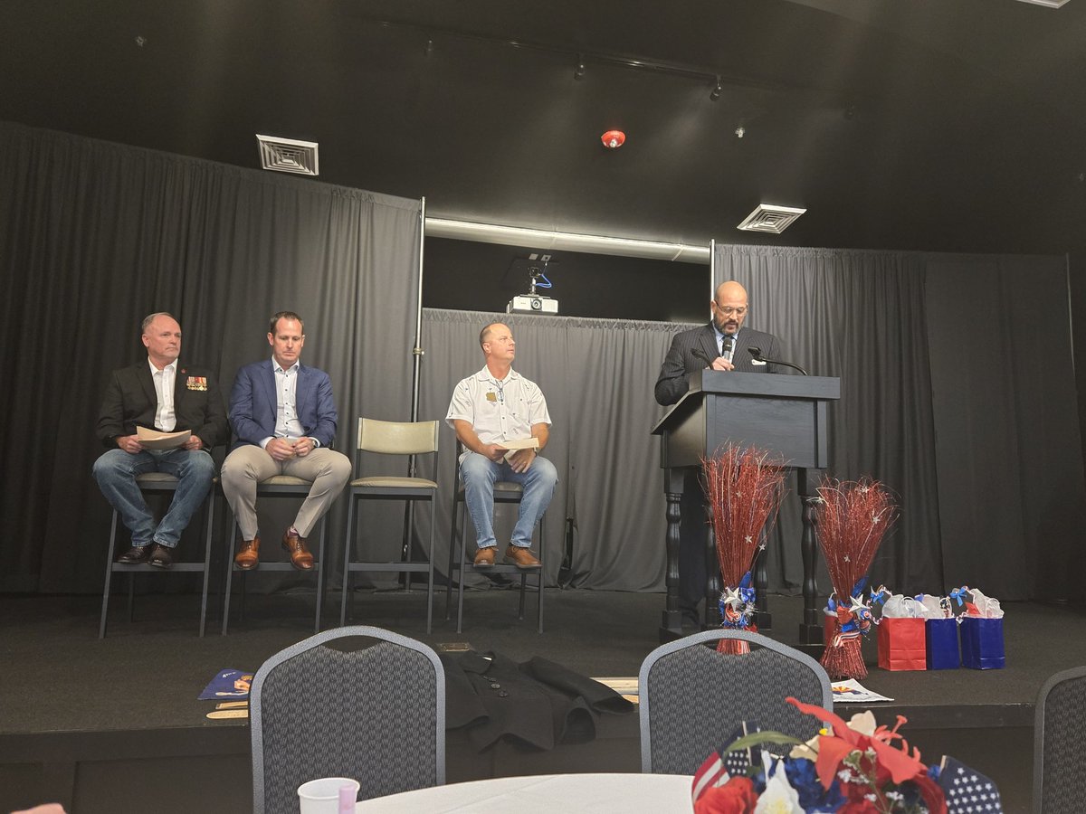 waldenpatriot's tweet photo. Thank you to all our Veterans! Yesterday, the Mesa Republican Women of the @AzFRW, hosted an excellent Veterans panel with @TravisGrantham, Brian Eckley (LD10 chair), @ChrisHamletAZ, and Ken Berger (CD5 MAL). The East Valley Young Marines presented the colors and Carie Hughes rocked the national anthem 🇺🇸. I participated in an education discussion with Shelli Boggs @mcschoolsup and Pam Kirby @PamKirby.