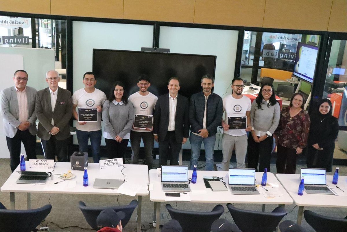 Reto PotencIA tu Labor
🥇 Infraestructura PotencIAda — Juan José Castro Rojas, Jorge Andrés Bajonero Cantor y Fabián Meneces Rodríguez.
🥈 DiningIA — Micsi Yazmín Canasteros Méndez, Camilo Andrés Ramírez Bojaca y Carlos Eduardo López Erazo.
🥉 Team EficiencIA — Jorge Luis