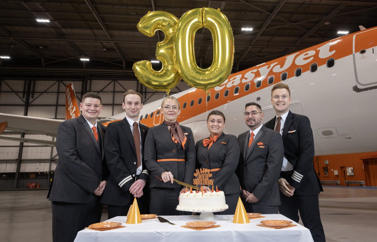 AvSourceNews's tweet image. UK-based low cost-carrier easyJet has celebrated its 30th anniversary with the operation of EZY121 London Luton to Glasgow milestone flight.

aviationsourcenews.com/easyjet-celebr…

#easyJet #London #Luton #Glasgow #avgeek