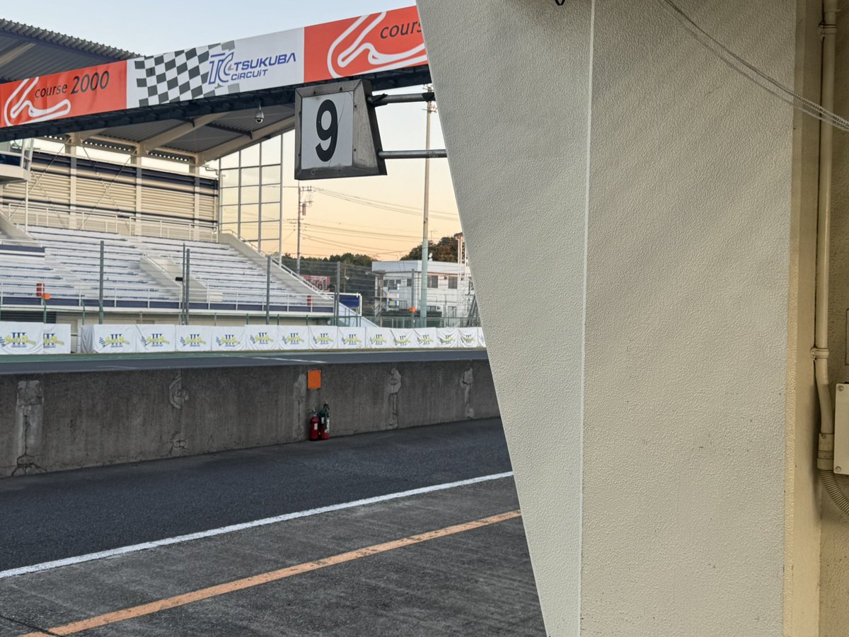 2ヶ月振りに筑波

寒い🥶

先日の　きそれん！　で言われたこと
しっかり意識しながら安全に走ります💨

#筑波サーキット
#S1000RR