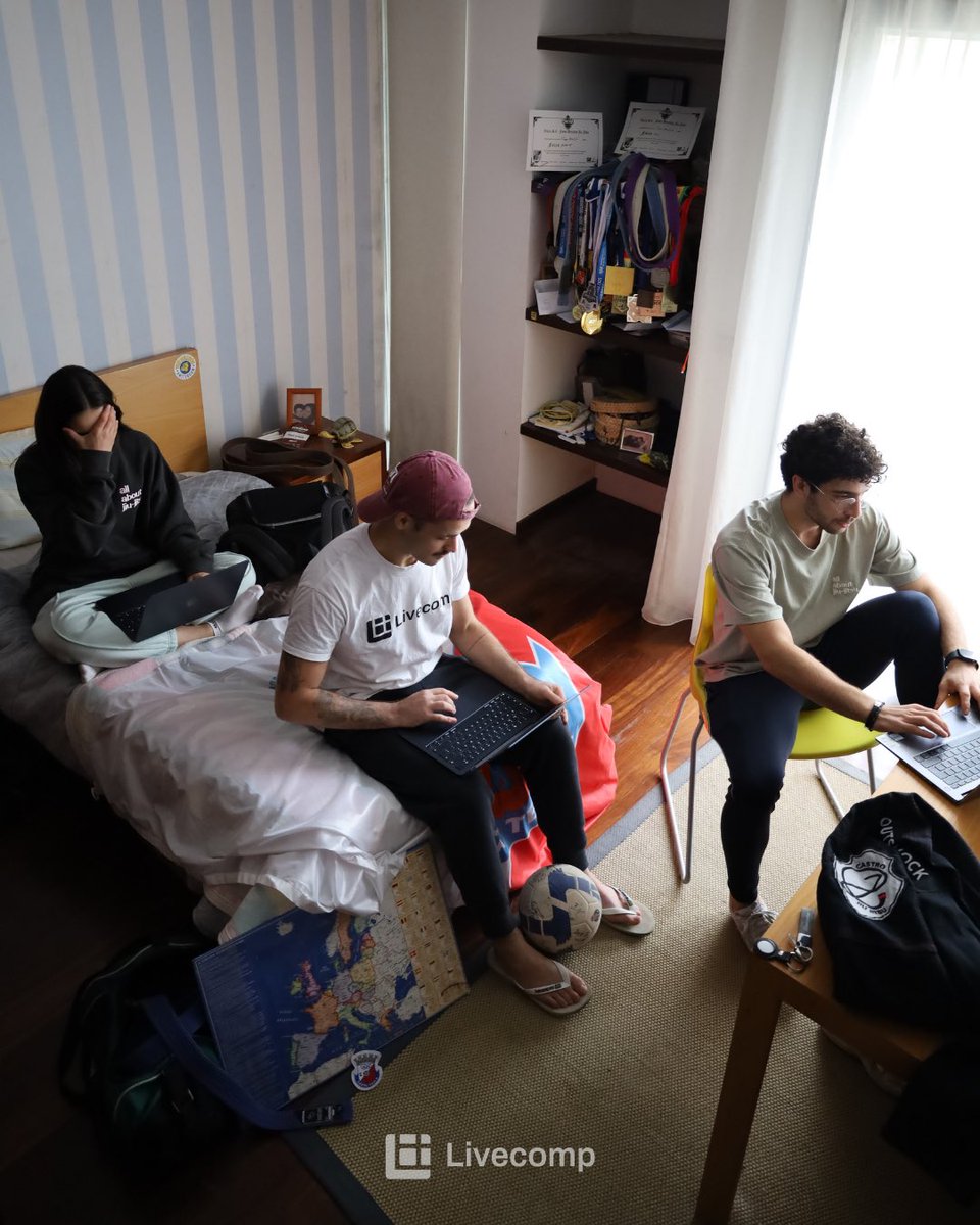 Livecomp tweet media