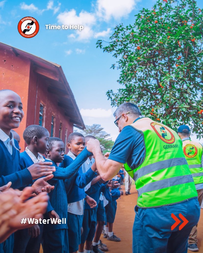 Gemeinsam mit IBEB Berlin haben wir in Morogoro (Tansania) den 20. Brunnen eröffnet!💧

Sauberes Wasser für Hunderte Schüler:innen – ein weiterer Schritt zu besseren Lebensbedingungen.
Danke an alle Partner! ❤️

#WaterWell
 #Tanzania
 #TimeToHelp
 #IBEBBerlin