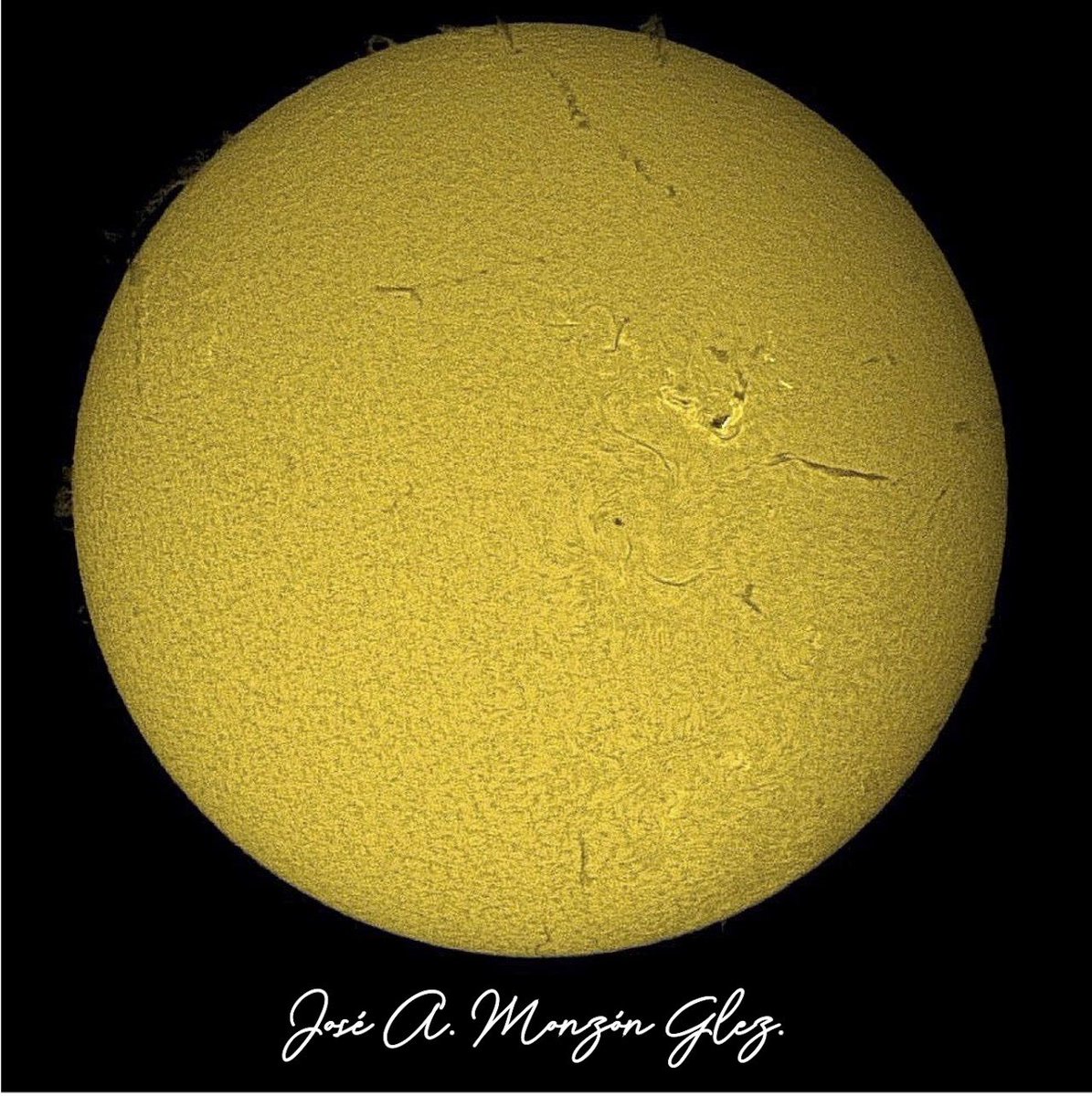 Cuando las nubes no nos dejan ver el inmenso universo, siempre nos queda nuestra estrella favorita.#cielosESA