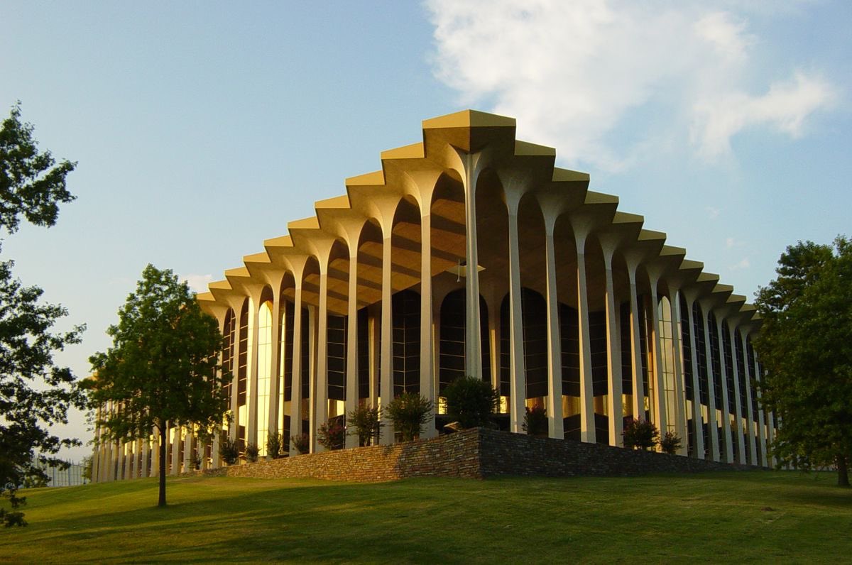 luusssso's tweet image. Some of best mid century modern architecture in the U.S. is at small, Pentecostal university in Tulsa