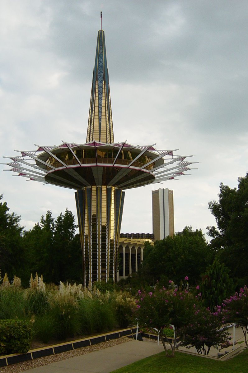 luusssso's tweet image. Some of best mid century modern architecture in the U.S. is at small, Pentecostal university in Tulsa