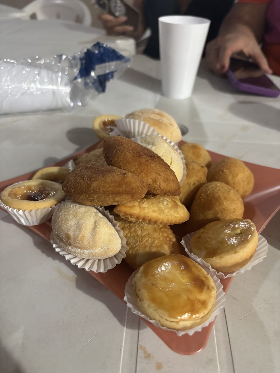 aidenstdelphix's tweet image. Comidinha de aniversário de mainha 🩷