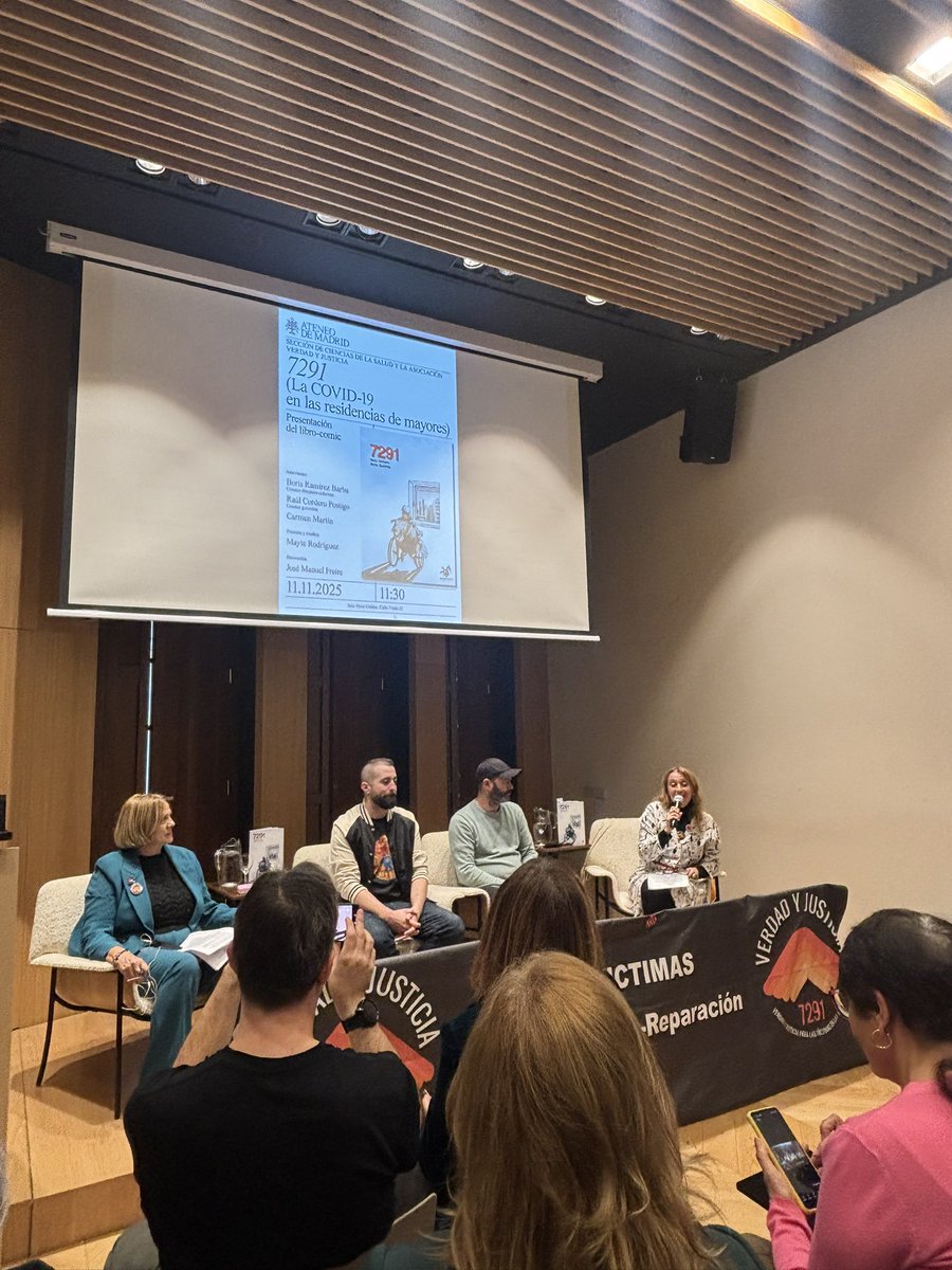 EscalanteMarisa's tweet photo. En el #DíaDeLasLibrerías, celebramos los libros que cuentan lo que el Gobierno de Ayuso quiere borrar. Presentación del cómic 7291 de @BorixComix y @RaulMaldragon junto a Verdad y Justicia y Marea de Residencias, recordamos a quienes murieron abandonados en las residencias. https://t.co/K5reFG0rsL
