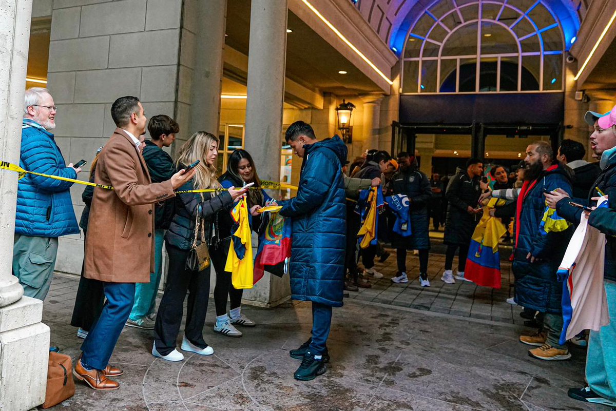 FEFecuador's tweet image. Su apoyo para nosotros es fundamental

¡Gracias por estar en todas partes por @LaTri!

#FEF 🇪🇨 | #LaTriNosUne 🇪🇨