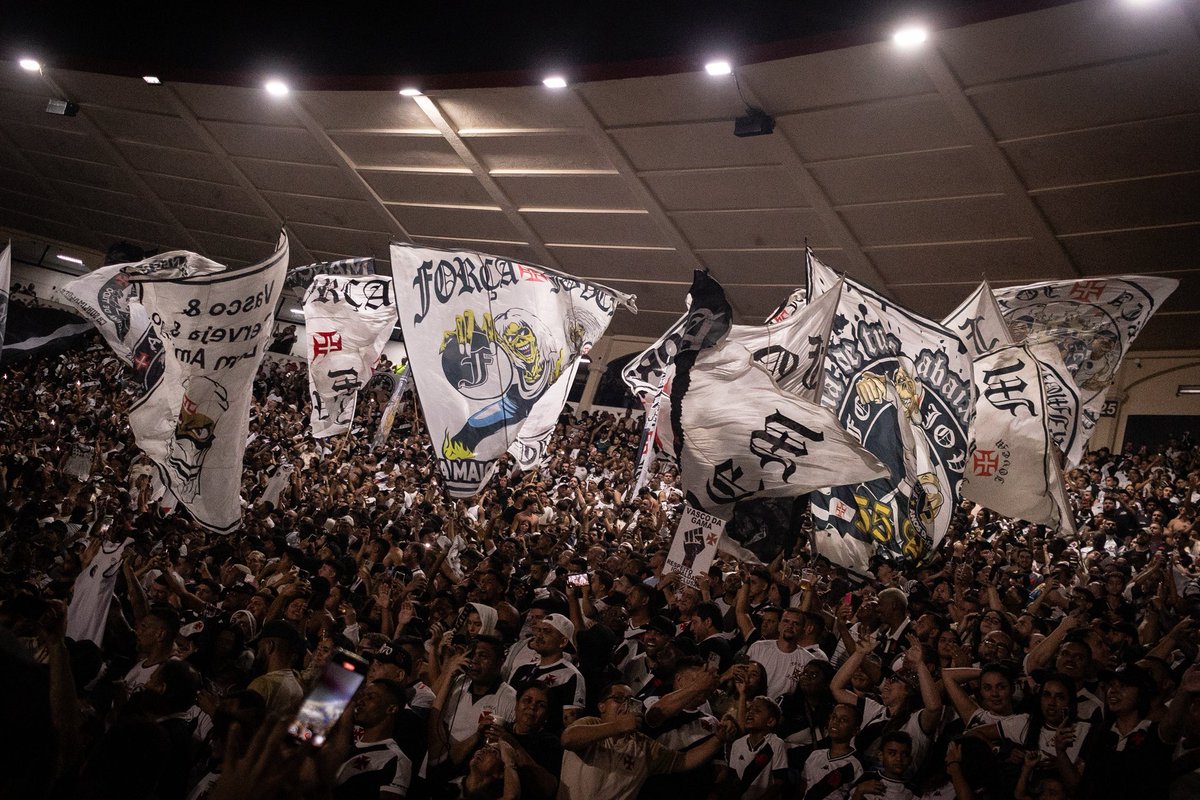 midiavascaina's tweet photo. 🏟️💢 Caso o Vasco vá para a final da Copa do Brasil, você prefere Maracanã ou São Januário? https://t.co/6DaQN1JQhL