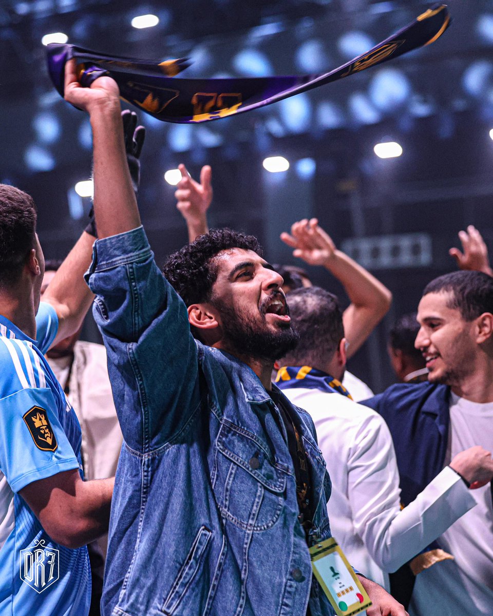 يعطييييكم العافية جمييييعاً عالبث التارييخي 🫡

الف مبروووووك الفوز والتأهل للنهاااائي 😍💛

باااااقي تكة ووعدنا بإذن الله يوم الجمعة نفرح جمييع بإذن الله 🤲🏽🤲🏽🤲🏽

يااااا كرييييم 💛💛