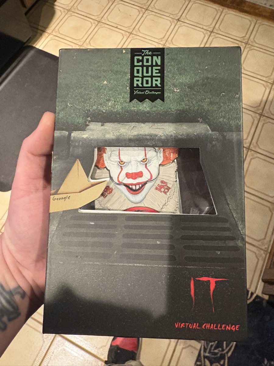 Trilsettum's tweet image. Did a Virtual Marathon Challenge for IT, just got my medal! But also fuck you UniUni, your driver chucked it and dented the bottom of the box 😡 
#WelcomeToDerry #theconquerorchallenge