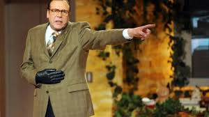 Heute irgendwo ein Programmhinweis für "Die Anstalt".
Nicht mal eine Minute! Das ist klar. 
Wie hat sich dieses Land nur verändert? Auch wenn ich schon immer auf Kriegsfuß mit dem "Westen" stand - "Neues aus der Anstalt" war kritisch, satirisch, lustig. 
Ich erinnere mich, wie