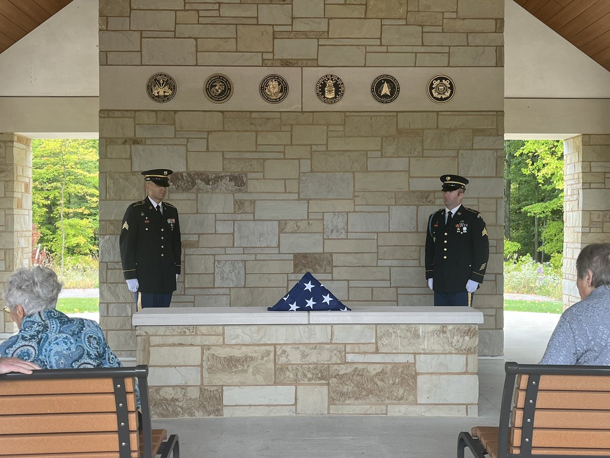 Thinking of my father who served in the Korean War, and all Veterans for heroism, serving others above self. 👊🏼