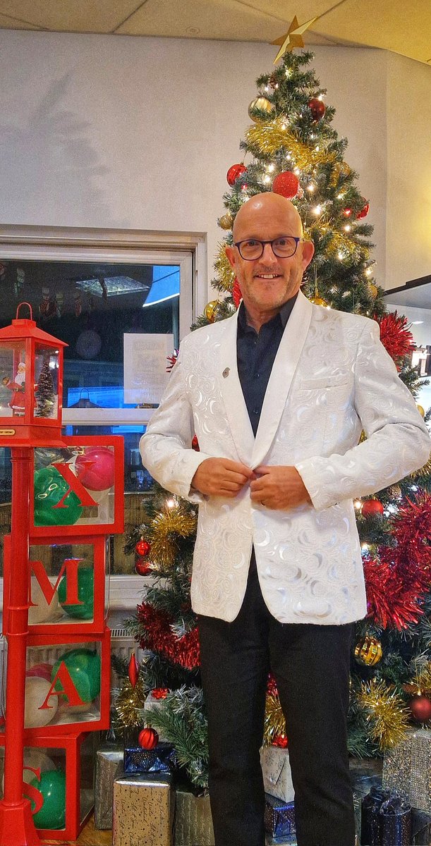 JonathanMarkUK's tweet image. Such a lovely evening celebrating Christmas Eve at the Metropole Hotel with guests from Stoke, Grantham &amp;amp; Norfolk! Thank you for the wonderful atmosphere 🎄🎶
#ChristmasEve #TurkeyAndTinsel  #LiveEntertainment #Tuesday