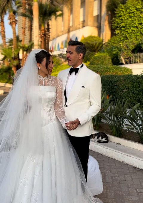 تألقت المطربة هايدي موسى بفستان زفاف أنيق من تصميم فاطمة نصر كوتور خلال جلسة تصوير مع زوجها محمد غنيم، قبل حفل زفافهما الليلة في قلعة صلاح الدين بحضور نخبة من نجوم الغناء والإعلام. للمزيد 