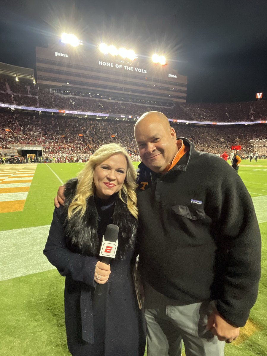 UTfbMGR's tweet photo. @sportsiren just wanted to say thank you for taking your time to take a picture with me at the Oklahoma/Tennessee game. Enjoy being a fan of yours! https://t.co/PKdO3VUOg7