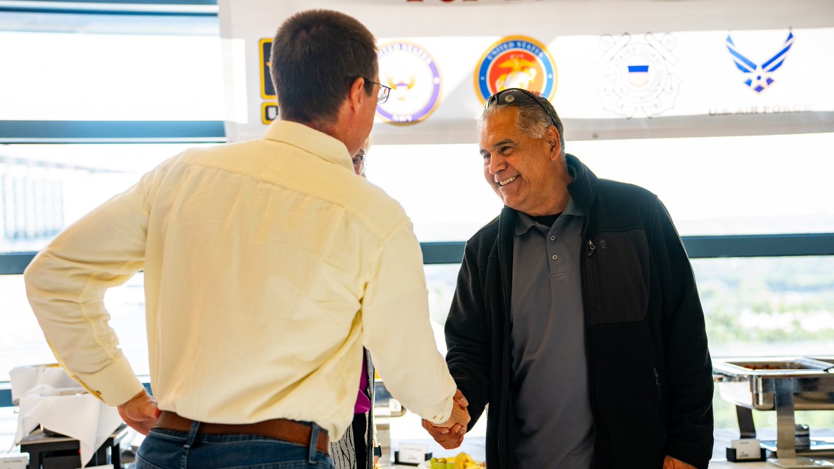 Trinity_U's tweet image. President Vanessa Beasley, First Gentleman Trey Beasley, VP Tom Evelyn, and Trustee and retired Gen. Tom Hill ’68 celebrated our veterans and their families at a morning breakfast honoring their service and leadership. #VeteransDay