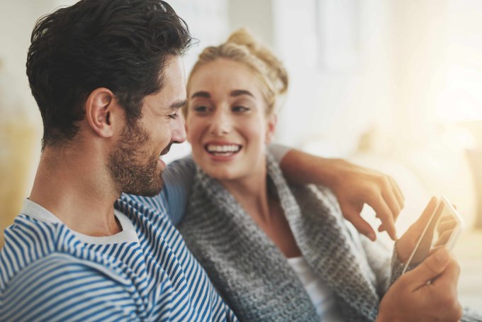 ما هي لغة الحواس في الحب الناضج؟.. جسر التواصل الناجح بين الزوجين 