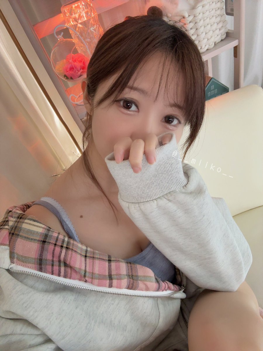 おはよ〜(⸝⸝ᵕᴗᵕ⸝⸝) 口元は想像してください…🩷