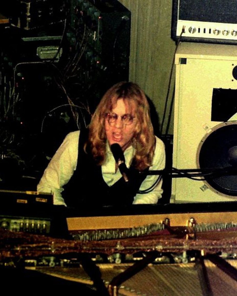 BooksCarus's tweet photo. Congratulations to Warren Zevon, officially inducted into the Rock &amp; Roll Hall of Fame last week!

Discover the deeper meaning behind his songs and legacy in Warren Zevon and Philosophy, edited by John MacKinnon.

👉 Available now from Carus Books.

 #WarrenZevon #RockAndRollHOF https://t.co/t9a19WIJ86