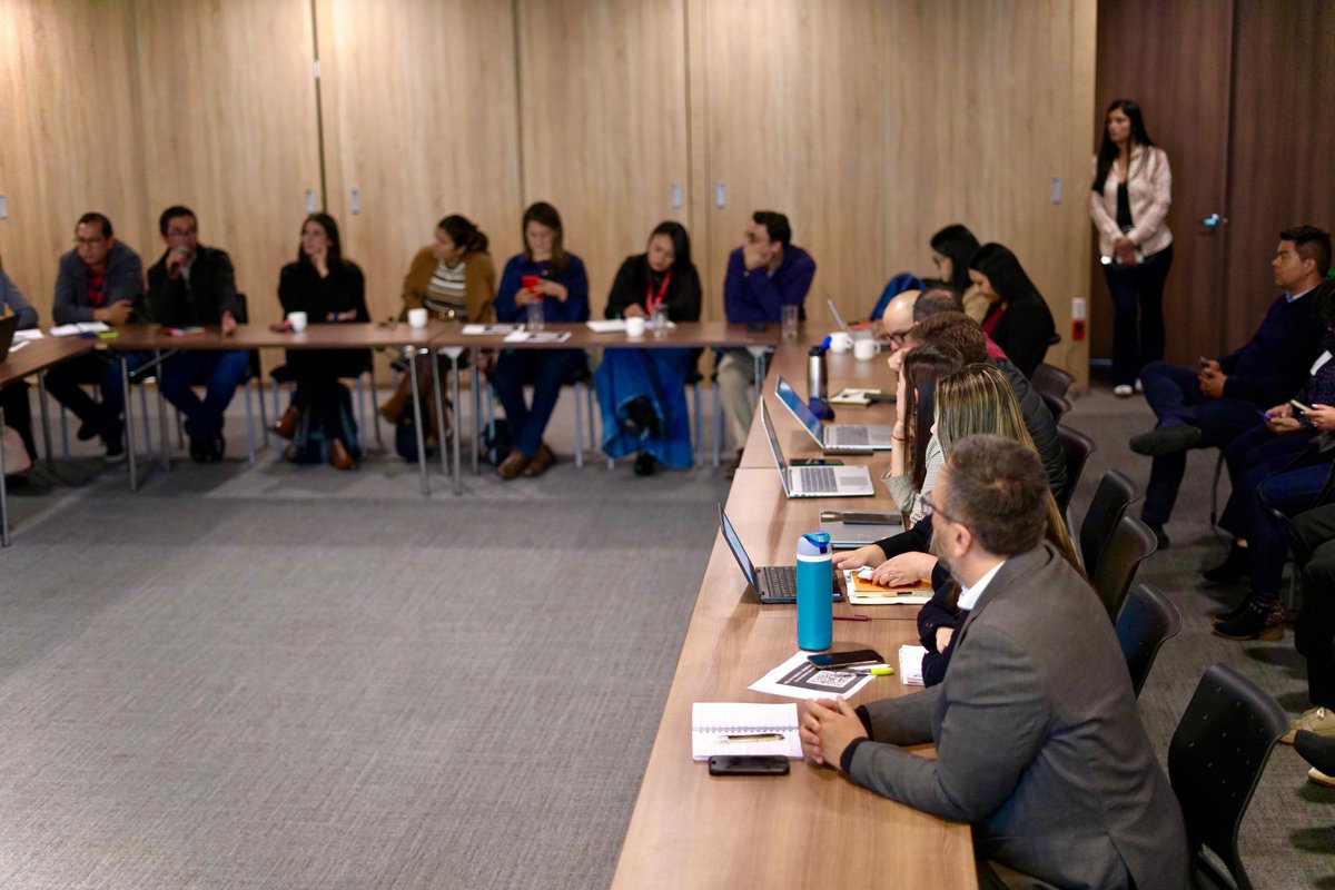 Hoy articulamos la Mesa de Trabajo Interinstitucional por la movilidad en la Calle 80 hacia Bogotá.
De la mano de la <a href="/ANI_Colombia/">Agencia Nacional de Infraestructura</a> y <a href="/SectorMovilidad/">Movilidad Bogotá</a> coordinamos acciones para mejorar la operación del transporte, la seguridad vial y el ingreso a la ciudad.
#ConDignidadCumplimos