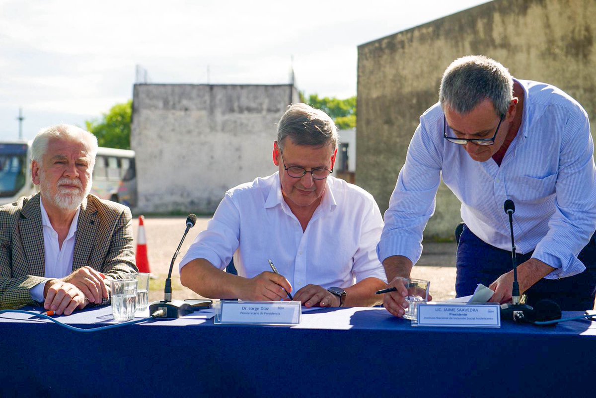 🖋️ <a href="/JND_uy/">JND.uy</a> e <a href="/Inisa_Oficial/">Inisa</a> firmaron tres acuerdos para mejorar la gestión del Fondo de Bienes Decomisados y fortalecer políticas socioeducativas para adolescentes privados de libertad. 

🔗 gub.uy/presidencia/co…
