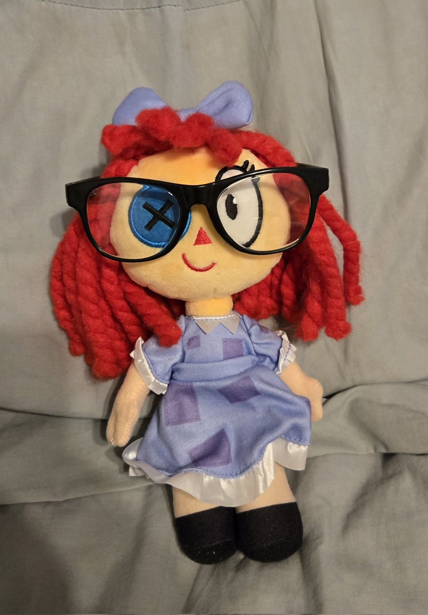 Hmm who looks better in glasses? #Tadc #Pomni #Ragatha