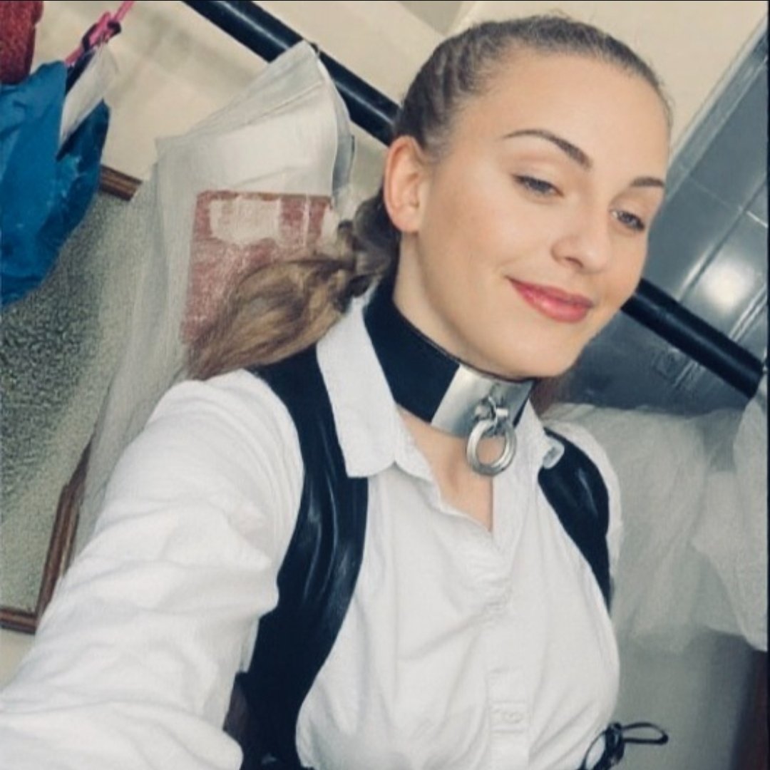 Casual picture! Confident and happy! Such a fantastic fit. Love to see more of her!

#collared #collar #collaredgirl

#