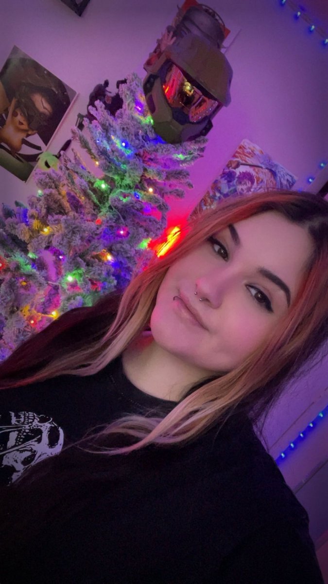 We are live early! 💪🏻

Clip farming: twitch.tv/stormrunner117