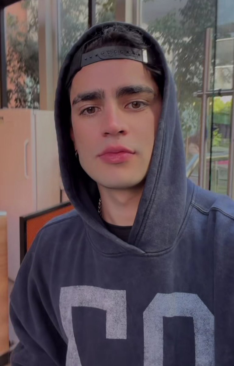 MiliMdz9's tweet image. Mercurials, a seguir con la tendencia hasta los 50k. Díganme que carrera estudian. 

AARON NO TE VAMOS A SOLTAR 
#LaCasaDeAaron