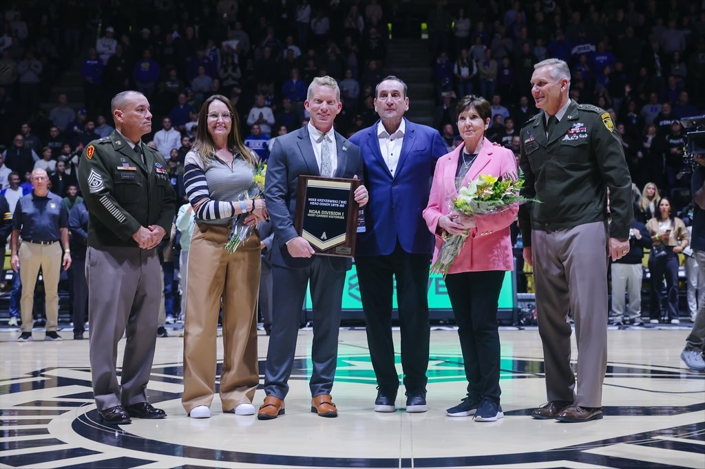 ArmyWP_MBB's tweet image. The best to ever do it, now etched in Army Basketball history forever… 𝐖𝐞𝐥𝐜𝐨𝐦𝐞 𝐇𝐨𝐦𝐞 𝐂𝐨𝐚𝐜𝐡 𝐊

#GoArmy