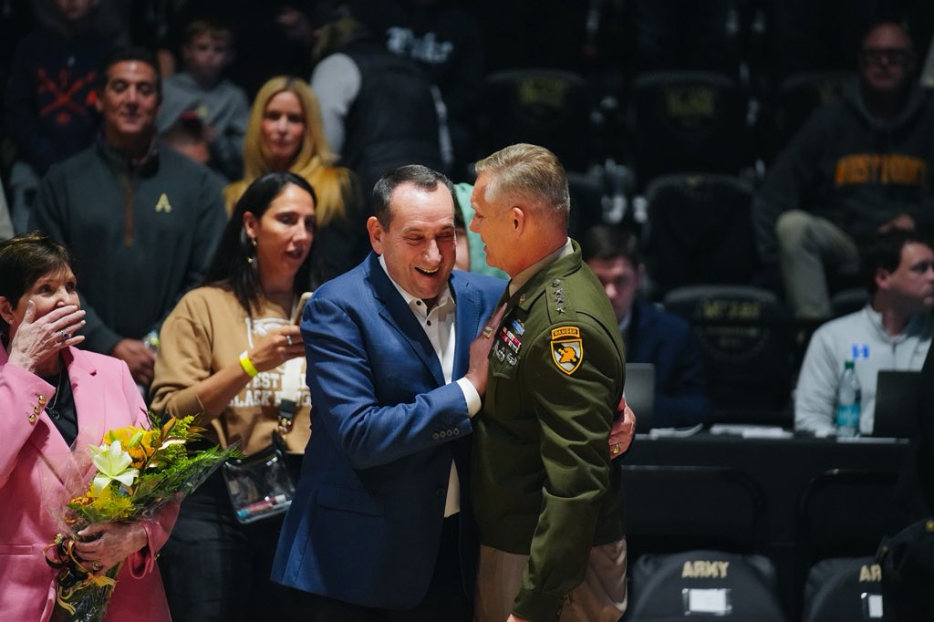 ArmyWP_MBB's tweet image. The best to ever do it, now etched in Army Basketball history forever… 𝐖𝐞𝐥𝐜𝐨𝐦𝐞 𝐇𝐨𝐦𝐞 𝐂𝐨𝐚𝐜𝐡 𝐊

#GoArmy