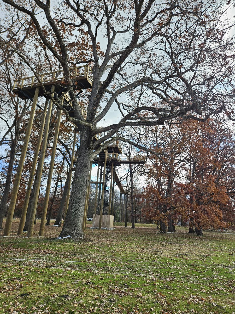 ForrestLang78's tweet image. The new @DaveyTree SEED Campus in Kent, OH is very impressive! I was fortunate to take a group of @osuati students to tour the facility &amp;amp; engage with employees from across the country! We met many @CFAES_OSU alumni who work for the company too!
#CFAES #Forestry #ATI
