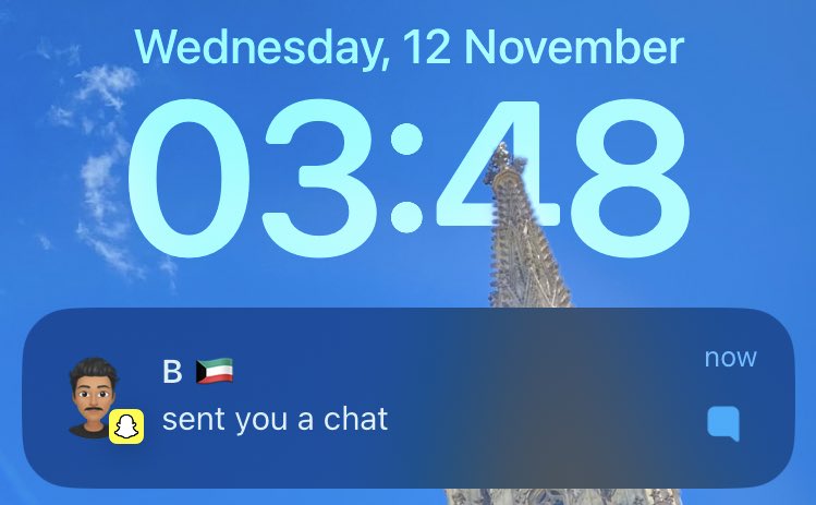 زفيته قبل شهر على ذوقه بالاغاني والحين رد عليّ قلوب زرق خلاص اسفة حط عراقي ظيم ومهرجانات مصرية بكيفك🥹