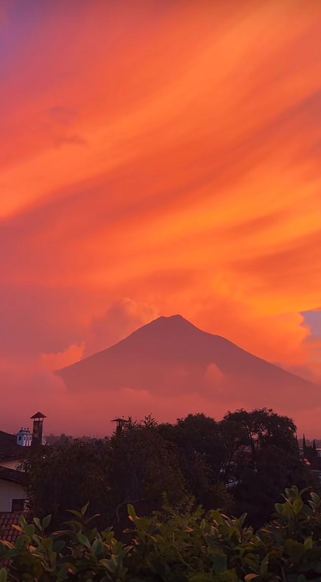 Yosh_G's tweet photo. Guatemala en noviembre 🧡 https://t.co/nUtvwRa2OP