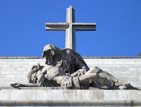 Jorgebuxade's tweet image. El acto fundacional de nuestra Civilización: el acto de amor de una Madre al pie de la Cruz