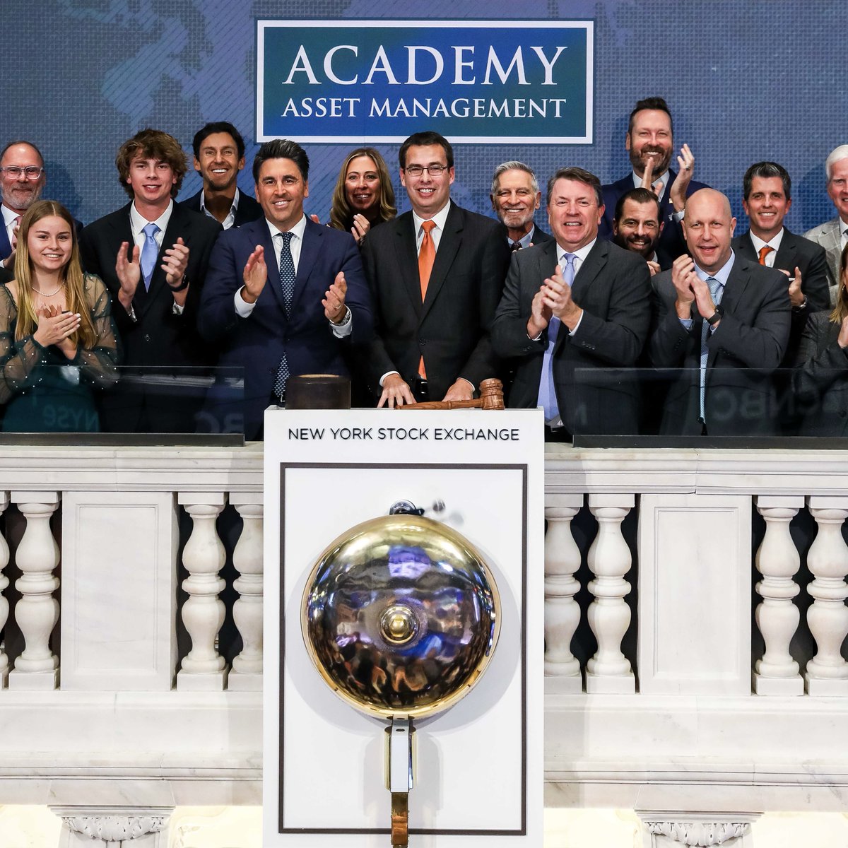 NYSE's tweet photo. Veteran owned and operated 🇺🇸 Academy Asset Management marks the 2nd anniversary of the Academy Veteran Bond ETF and the company milestone of surpassing $1 Billion AUM! $VETZ

@AcadSecurities | @AcademyAMGT https://t.co/JBBFmLklSJ