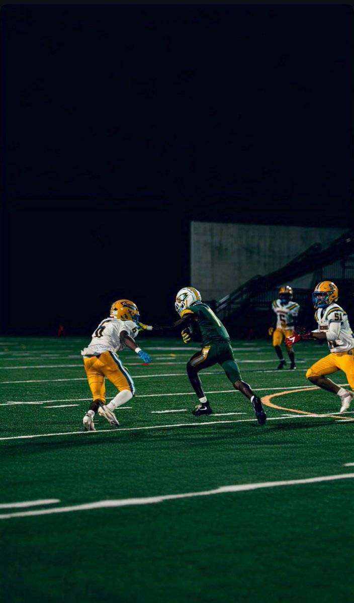 Junior Year Receiving Stats:

- 22 Receptions  
- 425 Receiving Yards 
- 4 Receiving Touchdowns
- 19.3 Avg YPC
#AGTG #Classof27 <a href="/CoachQ_SV/">Quintin Cosby</a>