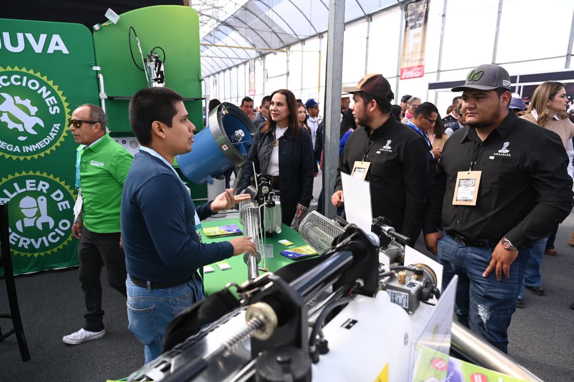 🌾30 años de historia e impulso al campo: ¡Bienvenidos a la <a href="/expo_agrogto/">Expo AgroAlimentaria Guanajuato®</a>! 

#Irapuato es el punto de encuentro donde la tradición y la innovación se unen por el sector agroalimentario. 🚜

Mi reconocimiento a los integrantes del patronato por estas tres décadas de trabajo. 👩🏻‍🌾