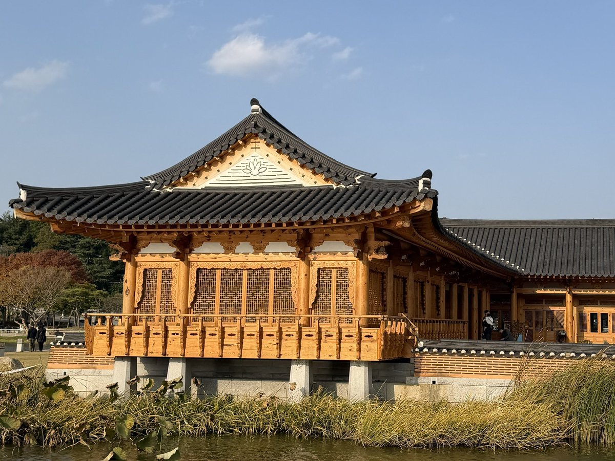 jimplank's tweet image. An honor to preach with Duane Quesenberry at the Korea I. H. Convention. We once again followed the footsteps of Dr. Dale Yocum and ministered among these precious people.