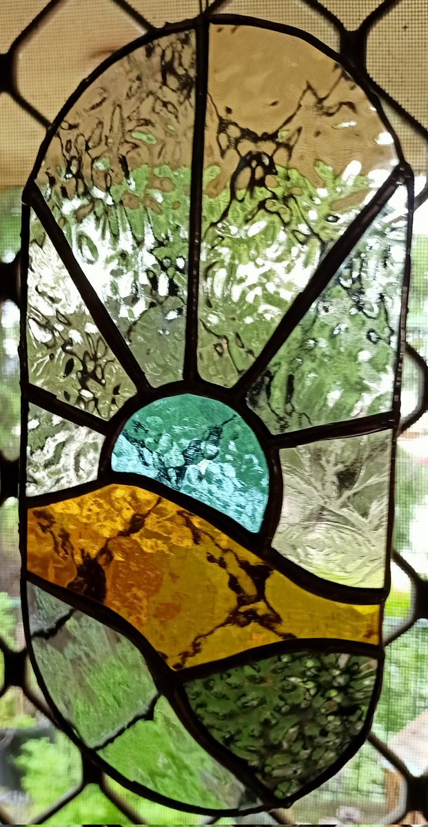 classical_logic's tweet image. New challenge: photographing stained glass magic.