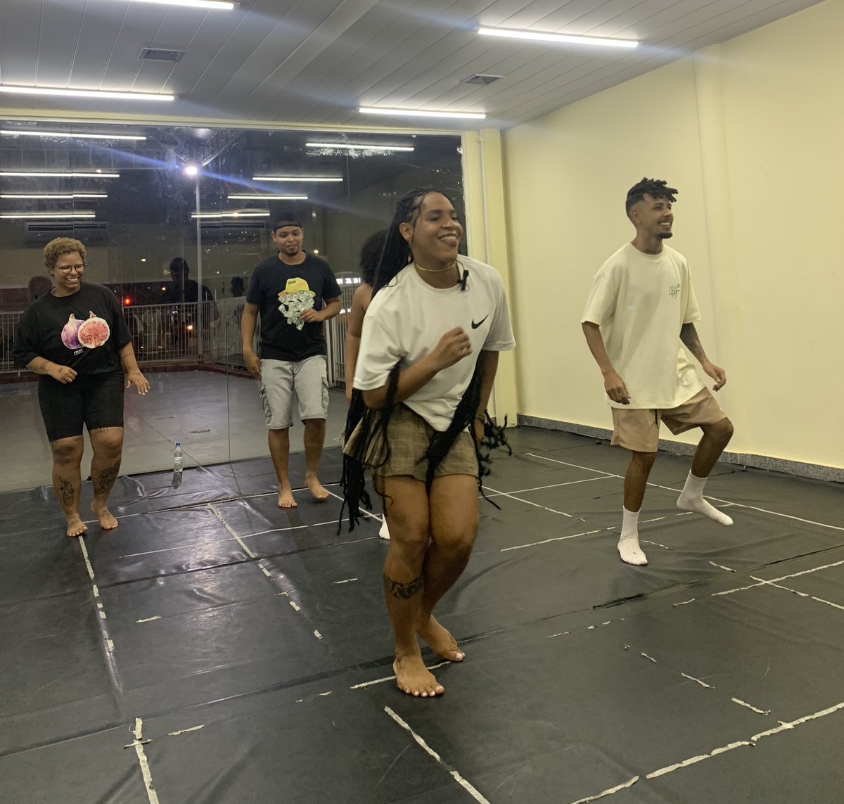 projetoSuburbio's tweet photo. Ao vivo https://t.co/qjJIHDOw2q
