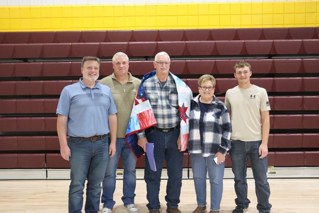 MennoWolves's tweet image. At our Veterans Day Program 14 Veterans received either a Quilt of Valor or a Quilt of Honor. Four Quilts of Valor were given out and ten Quilts of Honor were given out. Pictured are various recipients and their families.