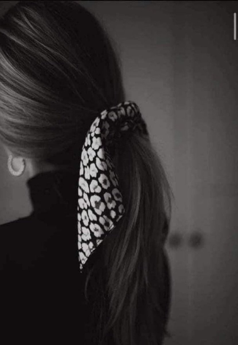 .

أعلم أن هناك أشياء لا بد من البوح بها… وأعلم أن جنوني يرافق كلماتي أحيانًا. ليس على أحد قراءة ما أكتب، ولا على أحد تحمل هذا الجنون سوى أنا.