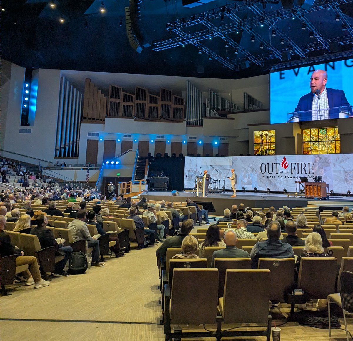 Fue una bendición estos tres días estar con nuestros hermanos y hermanas en Orlando, para la Reunión Anual de la Convención Bautista de Florida y la Conferencia para pastores que ofrecieron. El tema de la conferencia fue "Arrebatándoles del fuego: una llamada al evangelismo."