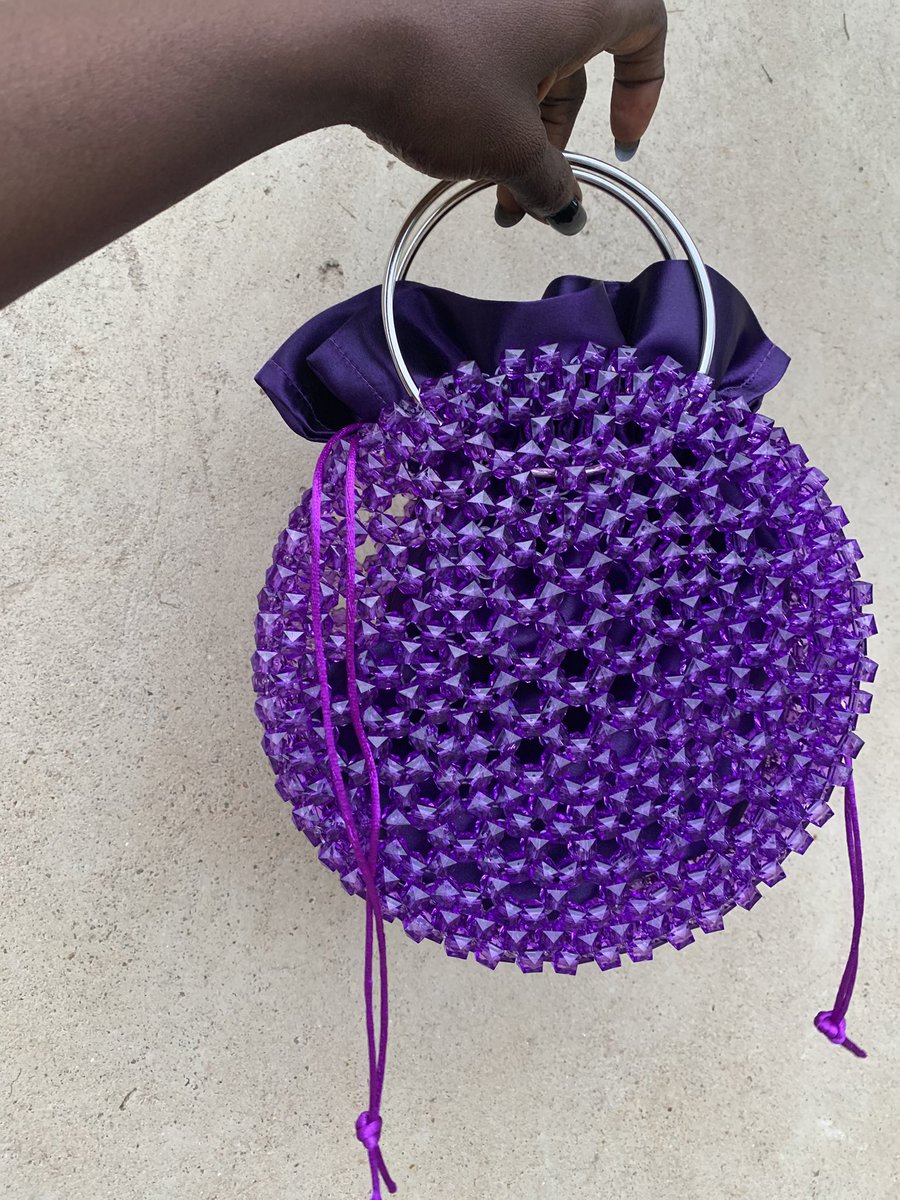 dr_olayideh's tweet image. Simple. Bold. Timeless. 
That’s #NeneBeadBags.
Style is in the details, and our beads never miss 🖤.

A quick reminder that I make beautiful beaded bags.
Christmas is coming 😍, get a gift for that woman behind your smile 😍

wa.me/2348067164635