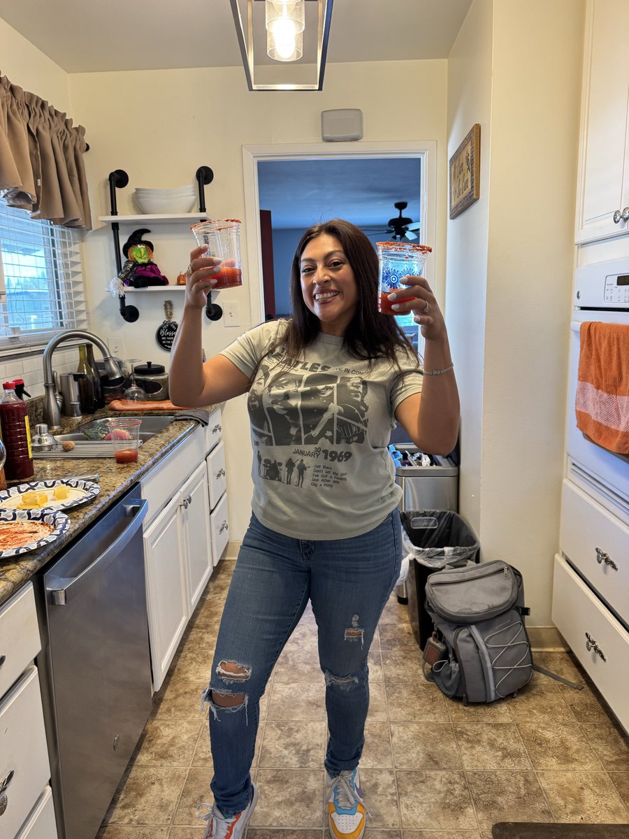 LourdesEddith's tweet photo. I quit my job, that I had been at for 18 years… 
Day 1: caught a flight, went to Napa. 🍷 
Day 2: football Sunday and shots 🍶
Day 3: fancy steakhouse in San Carlos
Day 4: learn to make sure cookies 🤣 https://t.co/ZiKiAlgkUh