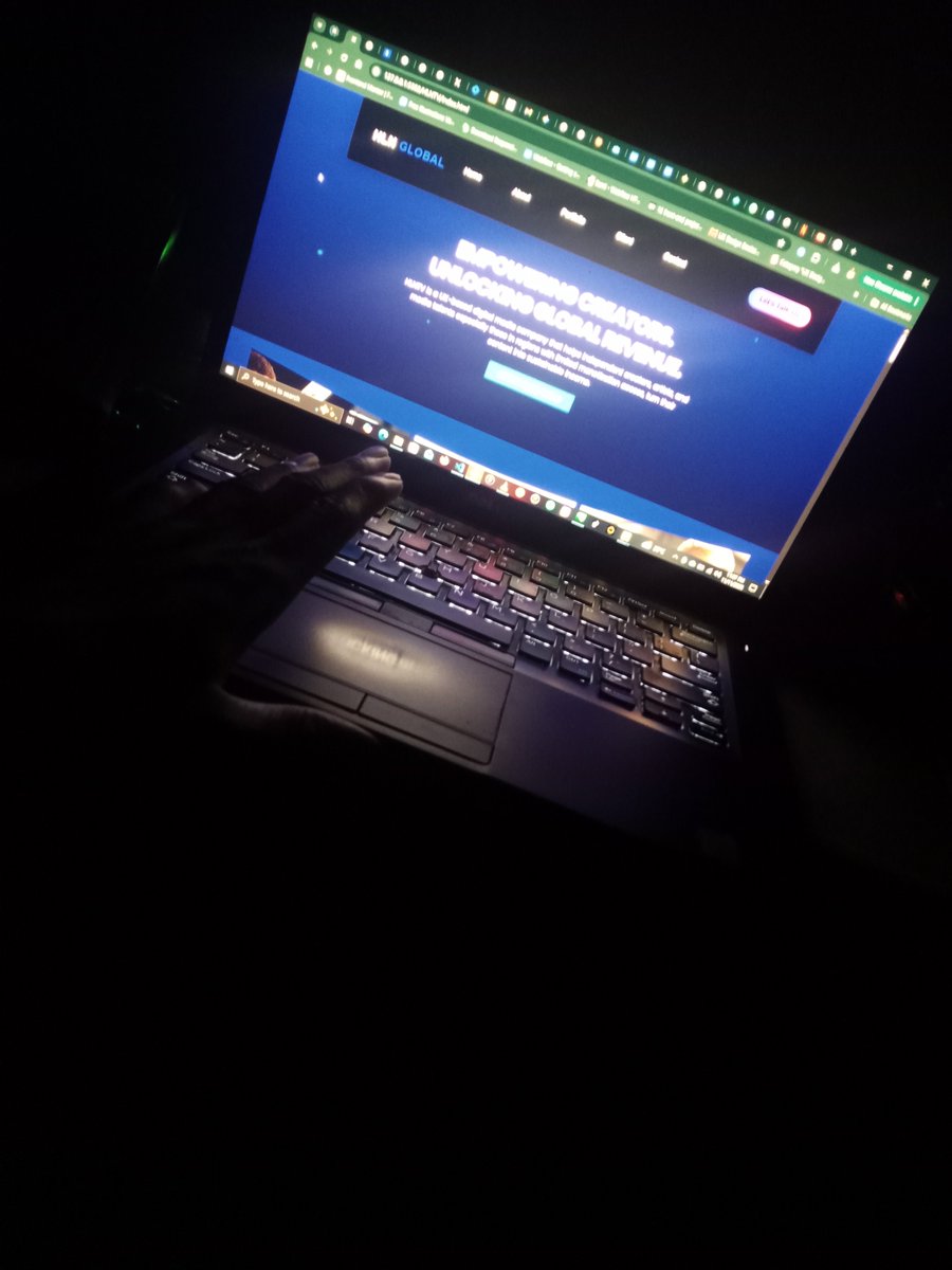 devcodex30079's tweet image. Another night 
Locked in 😤😤