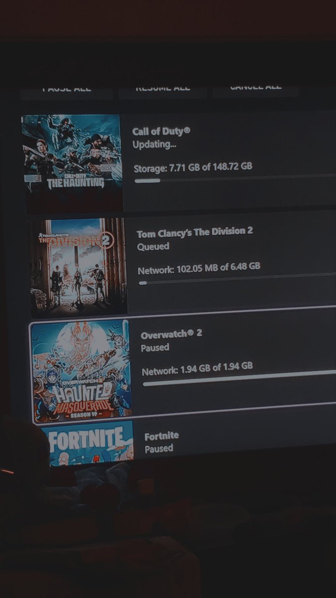 SincerelyBubs's tweet photo. @Xbox next update should be updating games at the same time. https://t.co/r9dZS84QHY