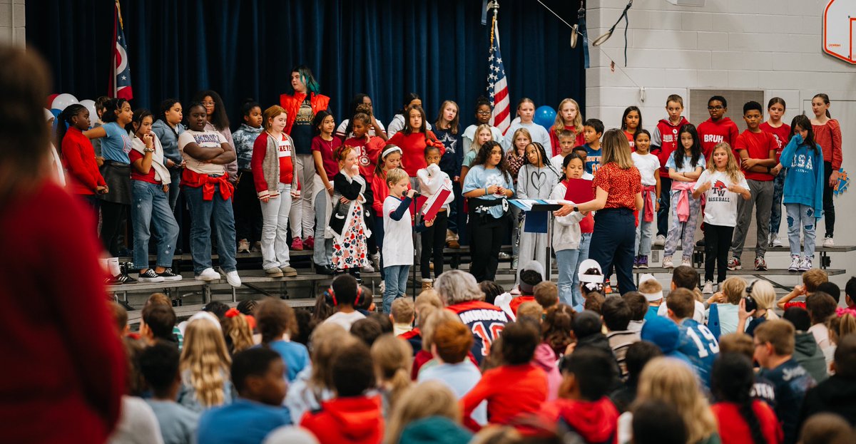 🇺🇸 Thank you to all the veterans who joined our assembly today at Worthington Park Elementary! We were honored by your presence! #ItsWorthIt #ParkSharks 🌊🦈💙